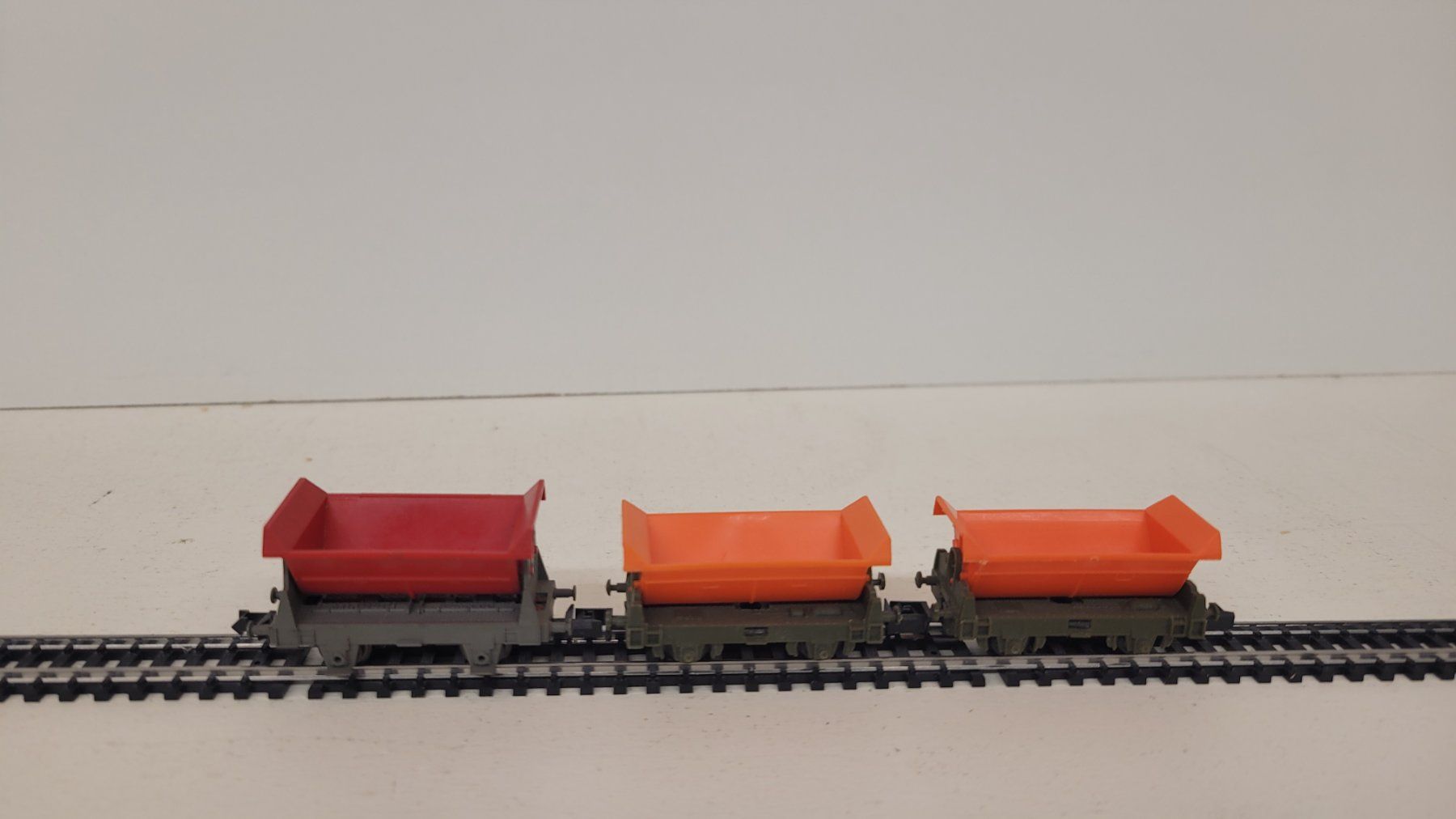 Piko Modellini di ferrovie: Spur N Arnold 4480 Kipplore Schotterwagen – Usato da Büsserach venduto da ModellbahnDepot 5