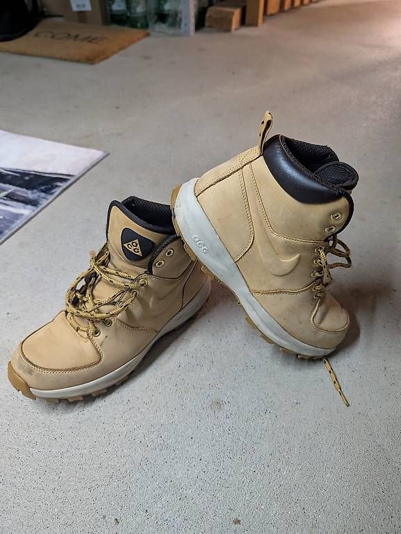 Nike Scarpe da uomo: Nike ACG (41) Winterschuhe Boots – Usato da Frauenfeld venduto da Yuriy