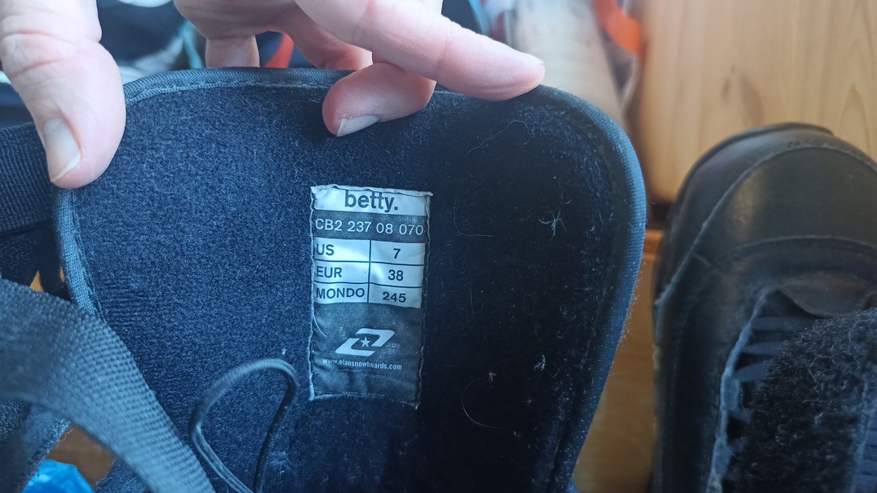 Scarpe da donna: Snowboard boots – Usato da Cham venduto da AriannaG