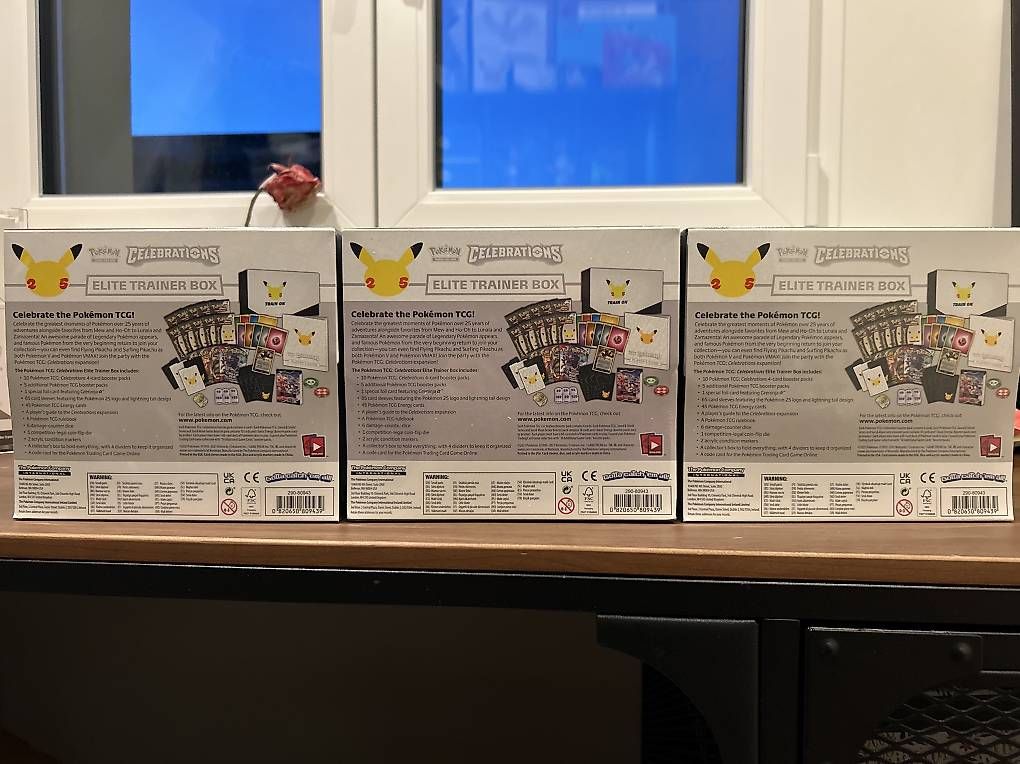 Pokémon Carte collezionabili: 3x ETB Celebrations Englisch Bundle – Usato da Münchenstein venduto da Mario19966 2