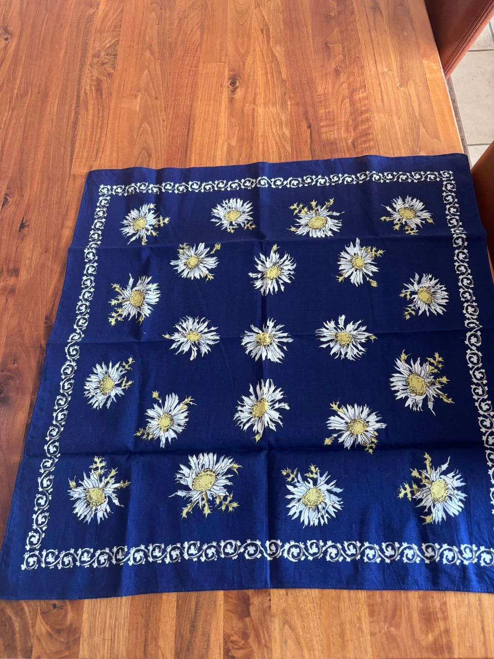 Foulards, Tücher & Schals: Glarnertüechli mit Silberdisteln blau – Neu (gemäss Beschreibung) aus Balsthal von Uroby 1