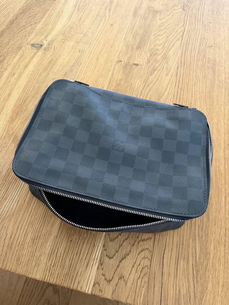 Louis Vuitton Trousses de maquillage: Louis Vuitton Necessaire – D'occasion à Baden par mdct_ 1