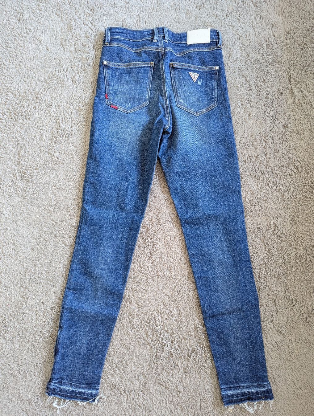 Guess Jeans: jean Guess 26 – Usato da Montreux venduto da dem_gyt9 2