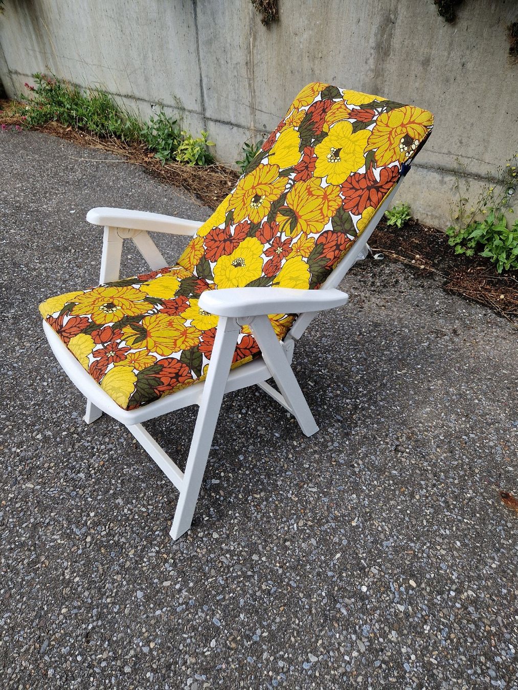 Sessel: Gartenstuhl mit Blumenmuster, Top Zustand! – Gebraucht aus Mörigen von Clio111