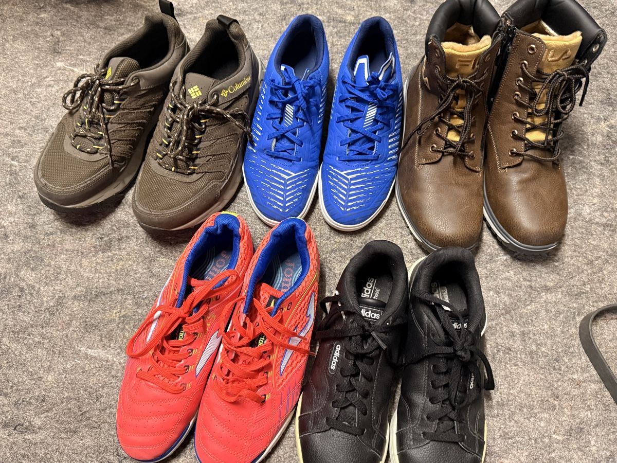 Schuhe für Jungen: Paket 4 x Junge Schuhen gr.40 – Gebraucht aus Amlikon-Bissegg von Flowers_Blossom
