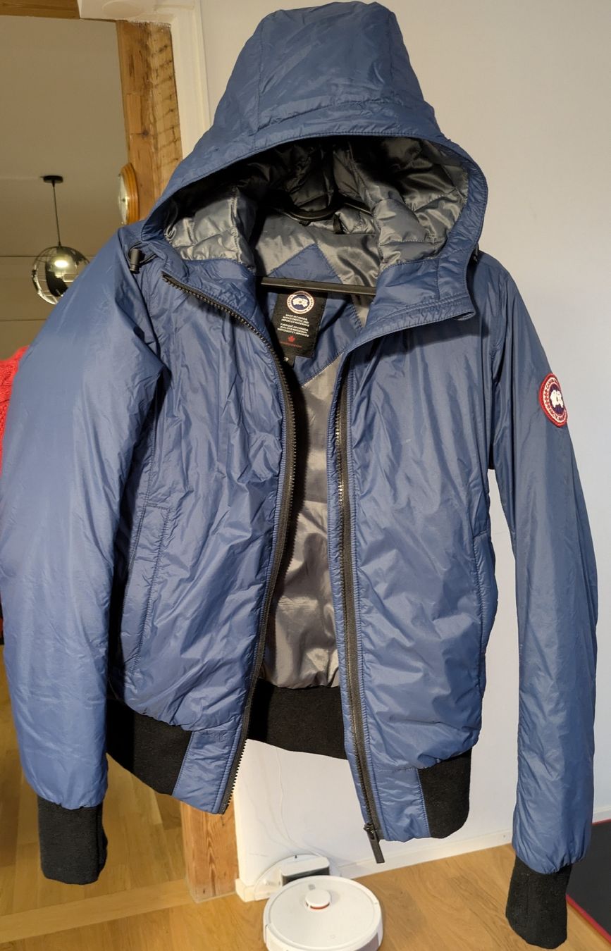 Canada Goose Cappotti: Original Canada Goose Bomber Jacket - Tempest Blue - Small – Nuovo (secondo la descrizione) da Zürich venduto da cedrium