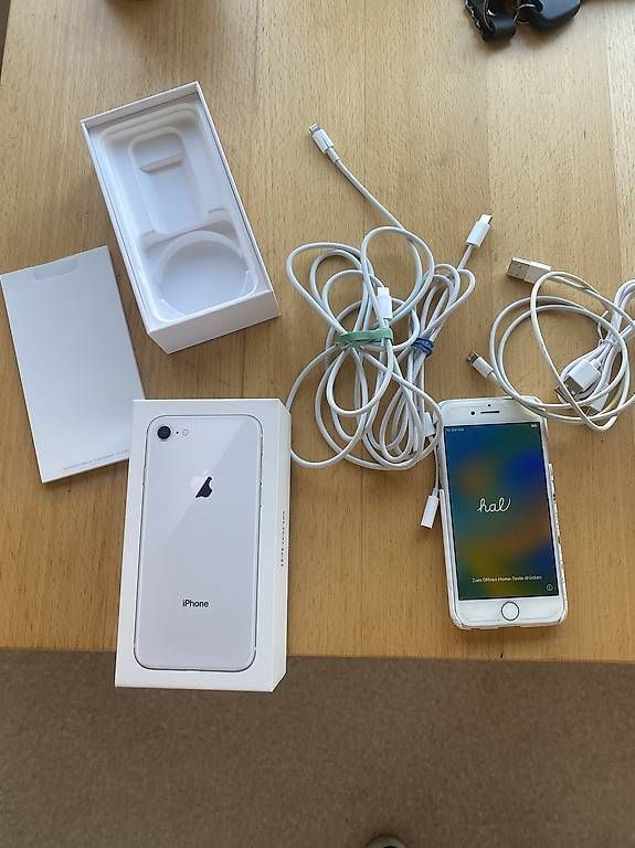 Telefoni cellulari / Smartphones: iPhone 8, top Zustand Batterie 89% – Usato da Zürich venduto da ER- 2