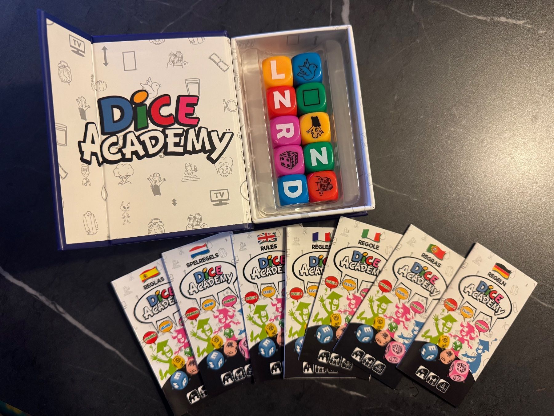 Giochi: Würfelspiel Dice Academy – Nuovo (secondo la descrizione) da Binningen venduto da lea_5mf8