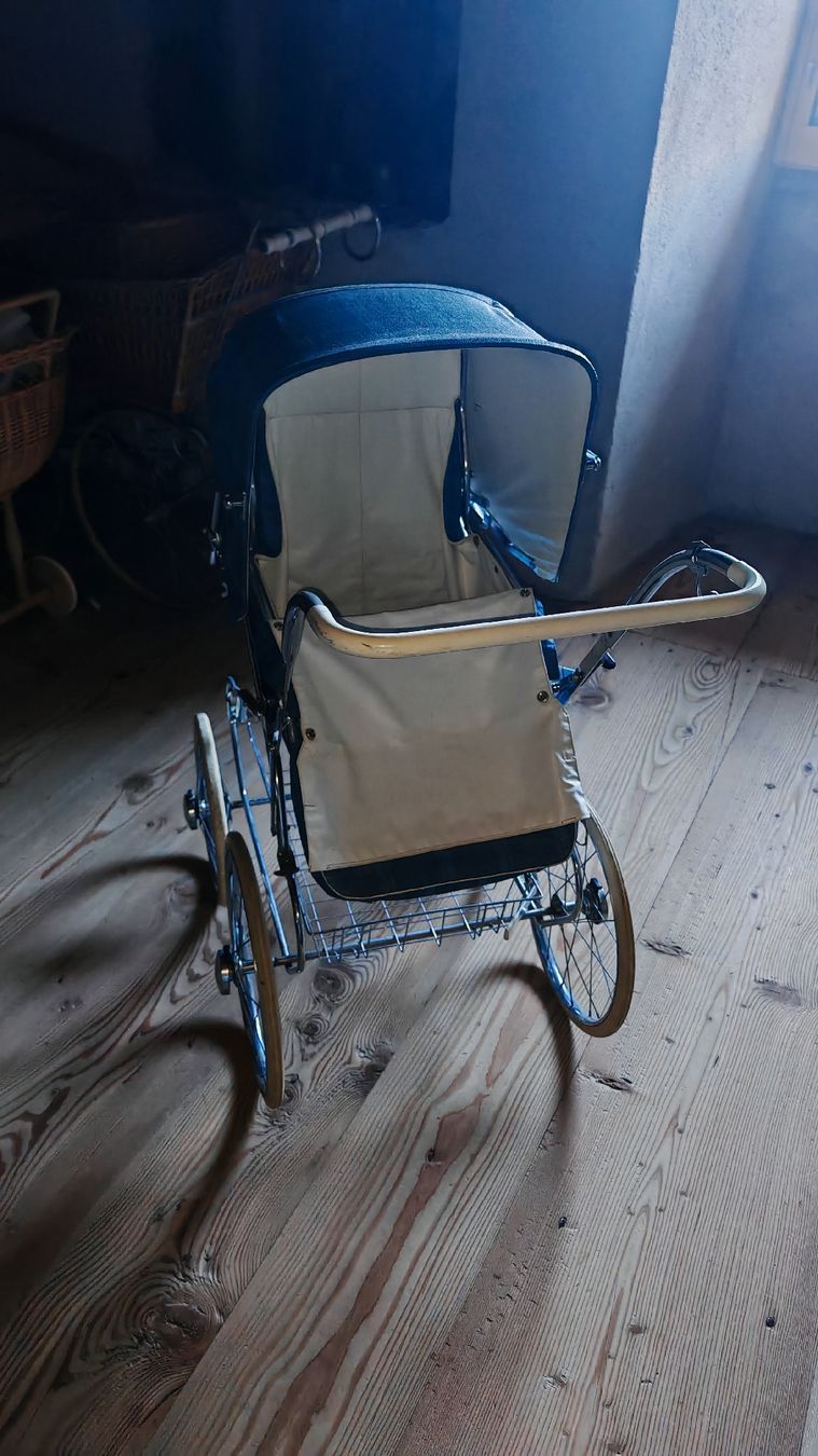 Kinderwagen aus der 60er Jahren (Gebraucht) in Vicosoprano für CHF 115 ...