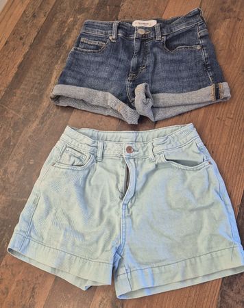 Kurze Hosen Mädchen 2 Stück Grösse 152 guter Zustand