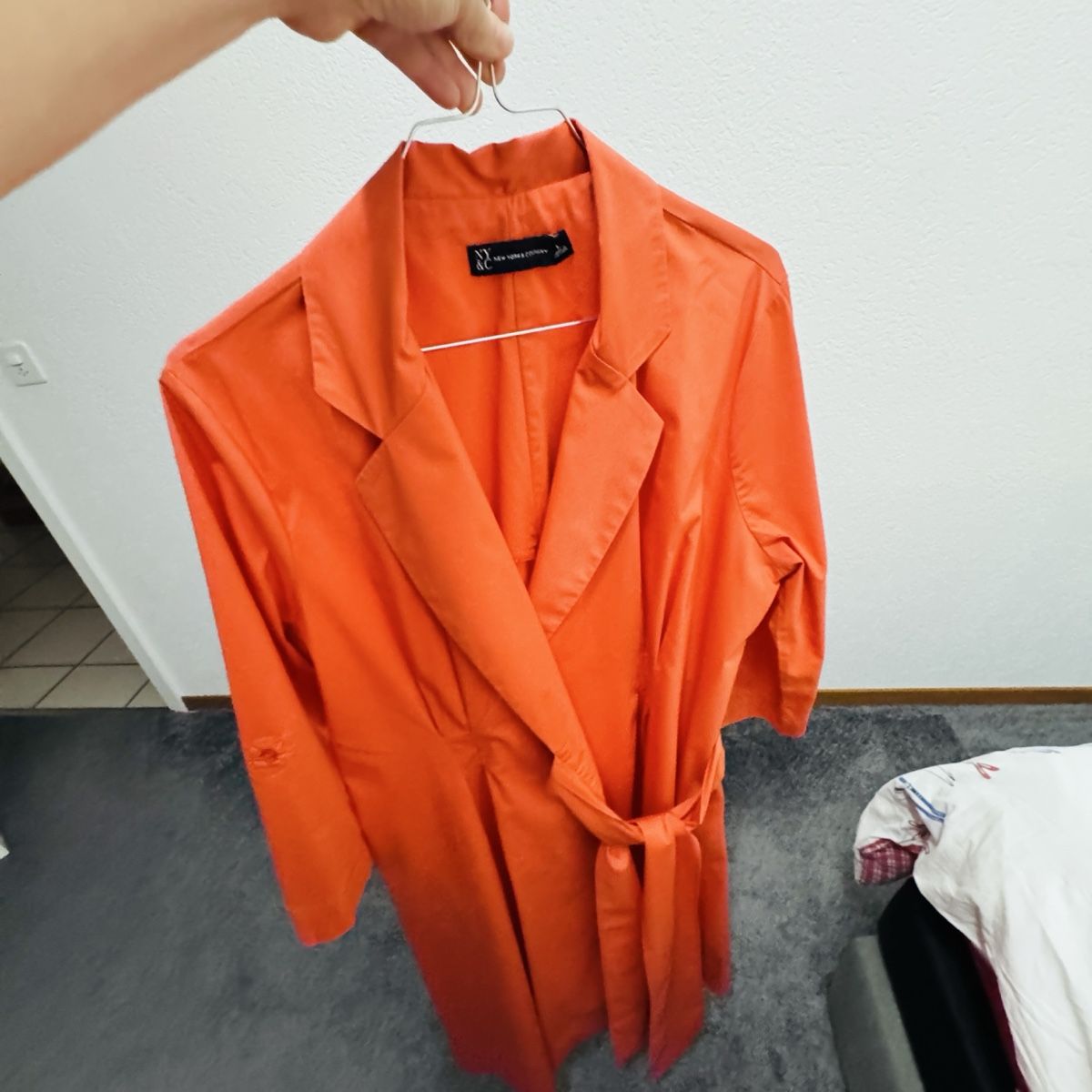 Vestiti: Superbe robe orange trench NY&C - Taille L – Nuovo (secondo la descrizione) da Avry-sur-Matran venduto da Anarda 1