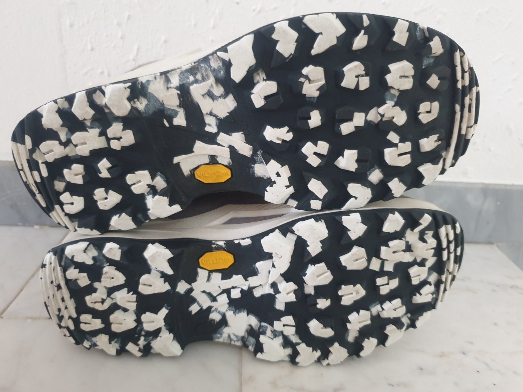 Lowa Scarpe per ragazze: Lowa Wanderschuhe Grösse 37 – Usato da Unterengstringen venduto da Ypsilony 2