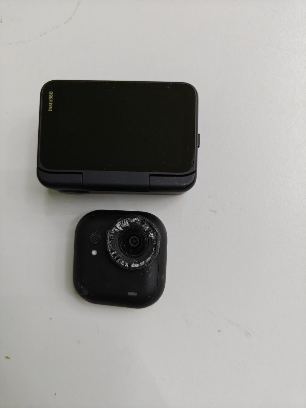 Insta360 Action Cam: INSTA360 GO Ultra Ab 30.Fr – Difettoso da Solothurn venduto da SDGG 2