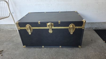 Koffer Schwarz Messing Beschläge Rollen Transport Box. 