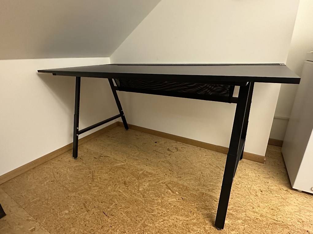 Scrivanie: Ikea UTESPELARE Schreibtisch  – Usato da Willisau venduto da esztervolf 2