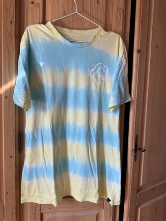 Cooles T-Shirt mit Batikmuster und "Good Vibes" Aufdruck!