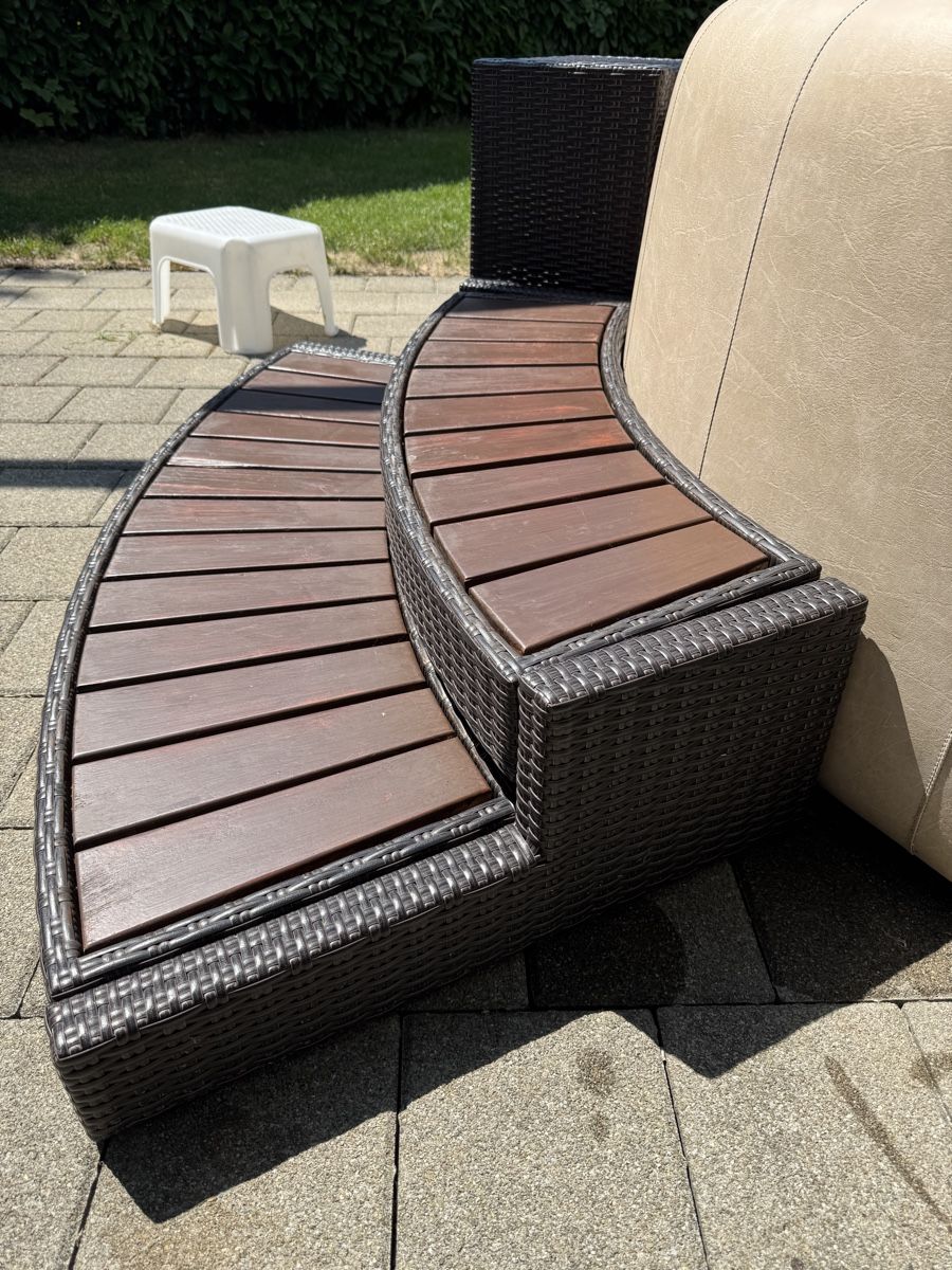 Softub Whirlpool: Pool Treppe zu Softube mit zwei Rattanmöbel – Usato da Ittigen venduto da Dedo07 1