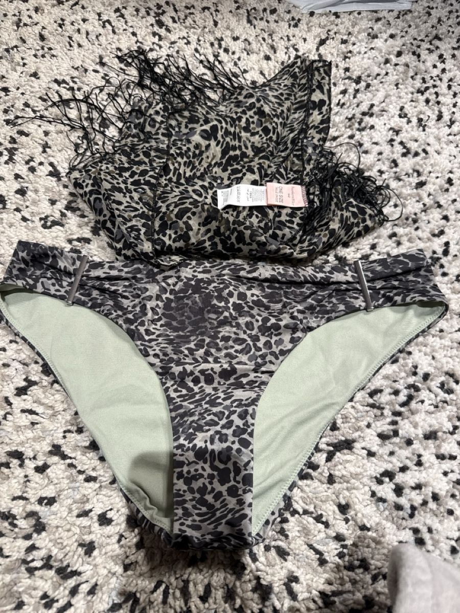 Hunkemöller Badekleider & Bikinis: Hunkemöller Set Bikini Hose + Tuch Leoprint, Gr. L – Neu und originalverpackt aus Neukirch-Egnach von Carmen1998