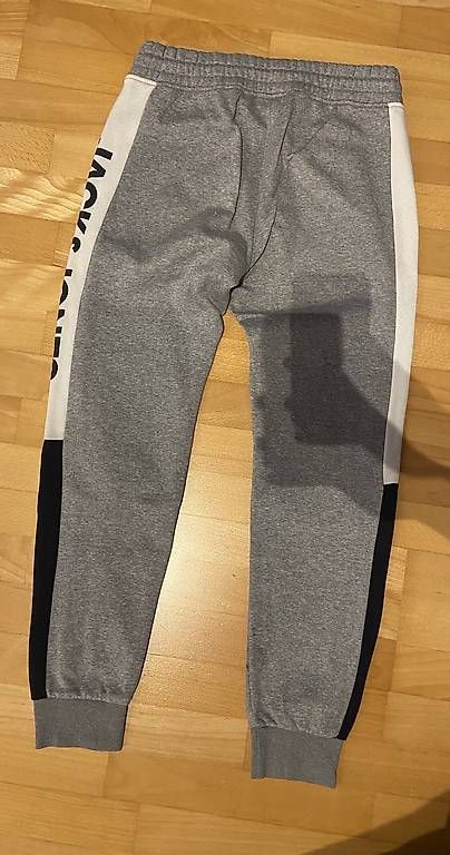 Lotti di vestiti: Trainer Jack & Jones – Usato da Staufen venduto da Shapi 1