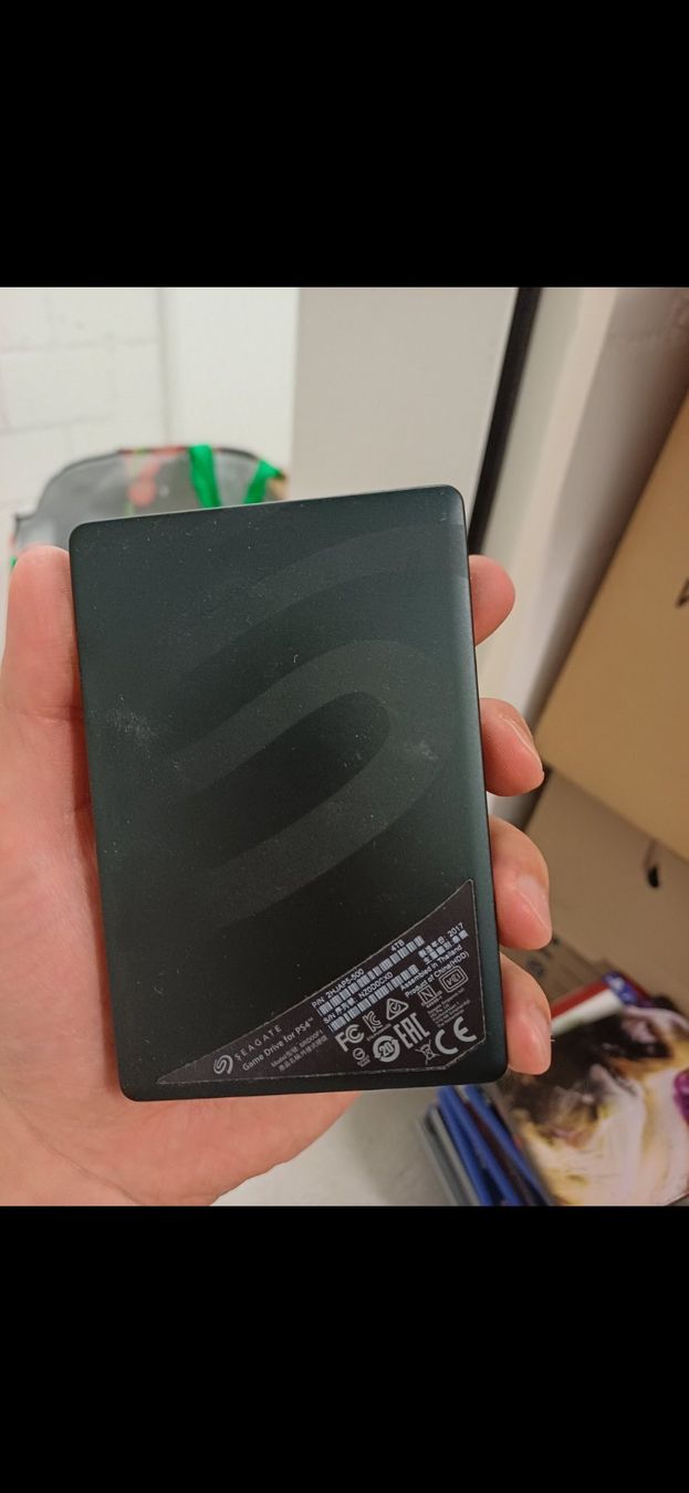 Seagate Harddisks: Seagate Game Driver PS4 4TB – Neu (gemäss Beschreibung) aus Davos Platz von LeonKennedy7 1