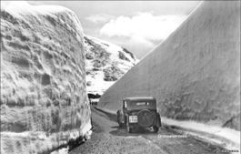 Grimsel BE // Oldtimer Schneewände Grimselstrasse