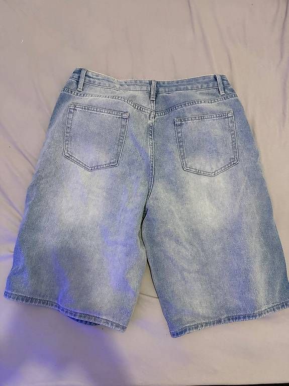 Jeans: Short large taille XL – Usato da Sion venduto da mor_t8ns 1