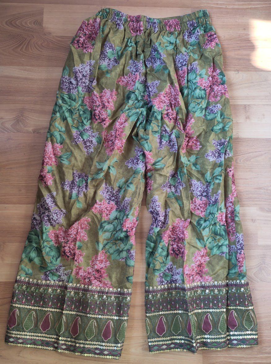 Pantaloni: Sommerhose mit Blumenmuster von Ethnc, Gr. S, neu – Nuovo (secondo la descrizione) da Lugano venduto da kat_lm5b