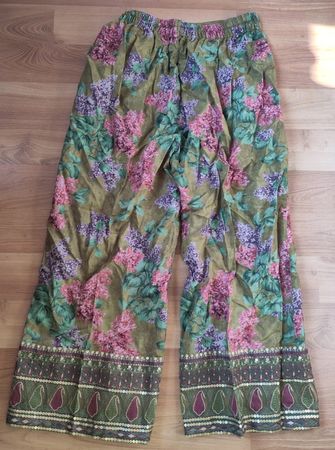 Sommerhose mit Blumenmuster von Ethnc, Gr. S, neu