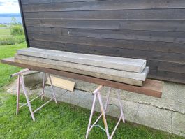 Lot de poutres en bois