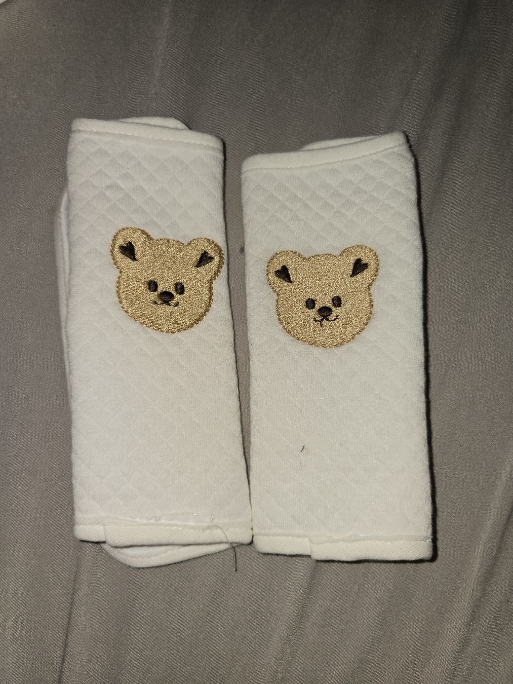 Coussins: Gurtpolster mit Teddybärmotiv – D'occasion à Rümlang par Pamina1789