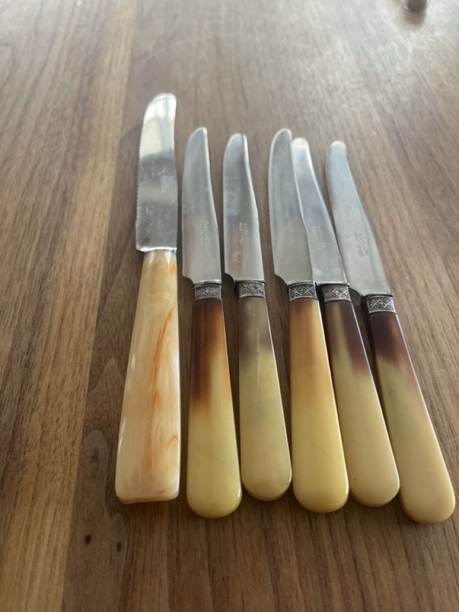 Posate: 6 antike Messer mit Horngriff – Usato da Wattenwil venduto da bara55