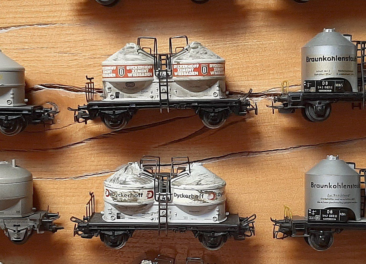 Märklin Modellini di ferrovie: 11 wagons de ciment – Usato da Monthey venduto da ficelles