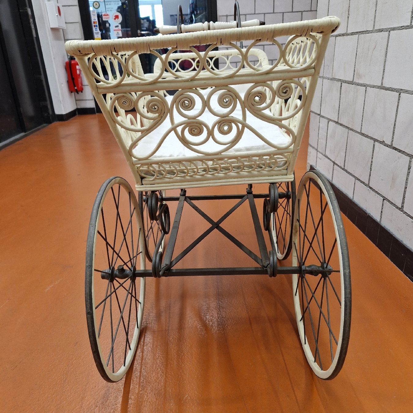 Carrozzine: Vintage Kinderwagen – Usato da Bern venduto da latrouvaillebern 5