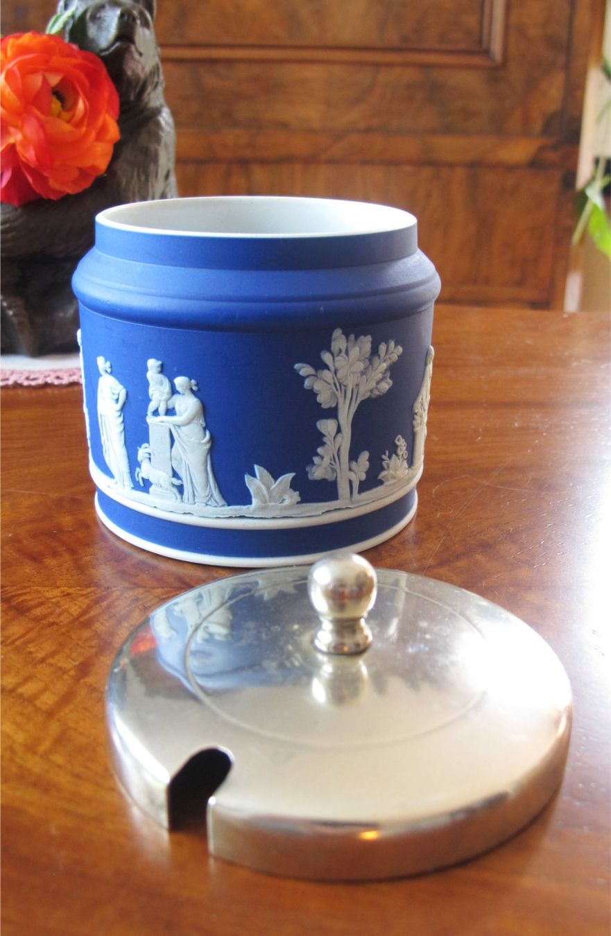 Zuckerdosen: ZUCKERDOSE WEDGWOOD JASPERWARE  DUNKELBLAU – Gebraucht aus Matzingen von exklusives 4