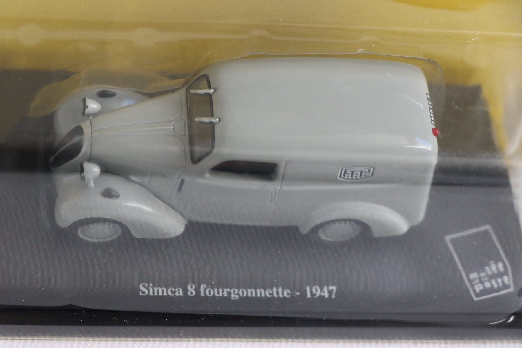 Modellini d'auto: Simca 8 fourgonnette,  -1947 (545-546) – Nuovo e nell'imballaggio originale da Bäriswil BE venduto da WWYN-Liquidationen 1