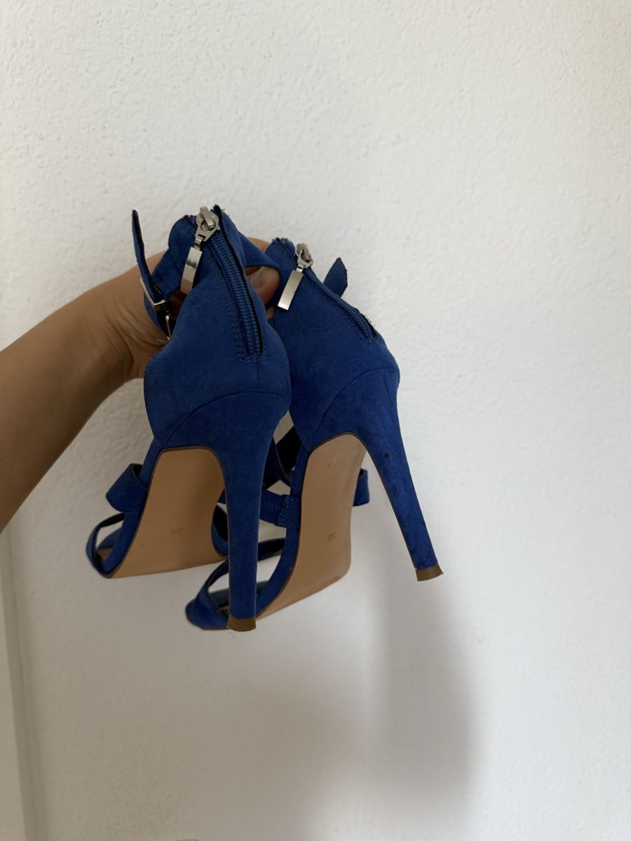 Damenschuhe: Sandalen royal blau – Gebraucht aus Bolligen von arg_v256