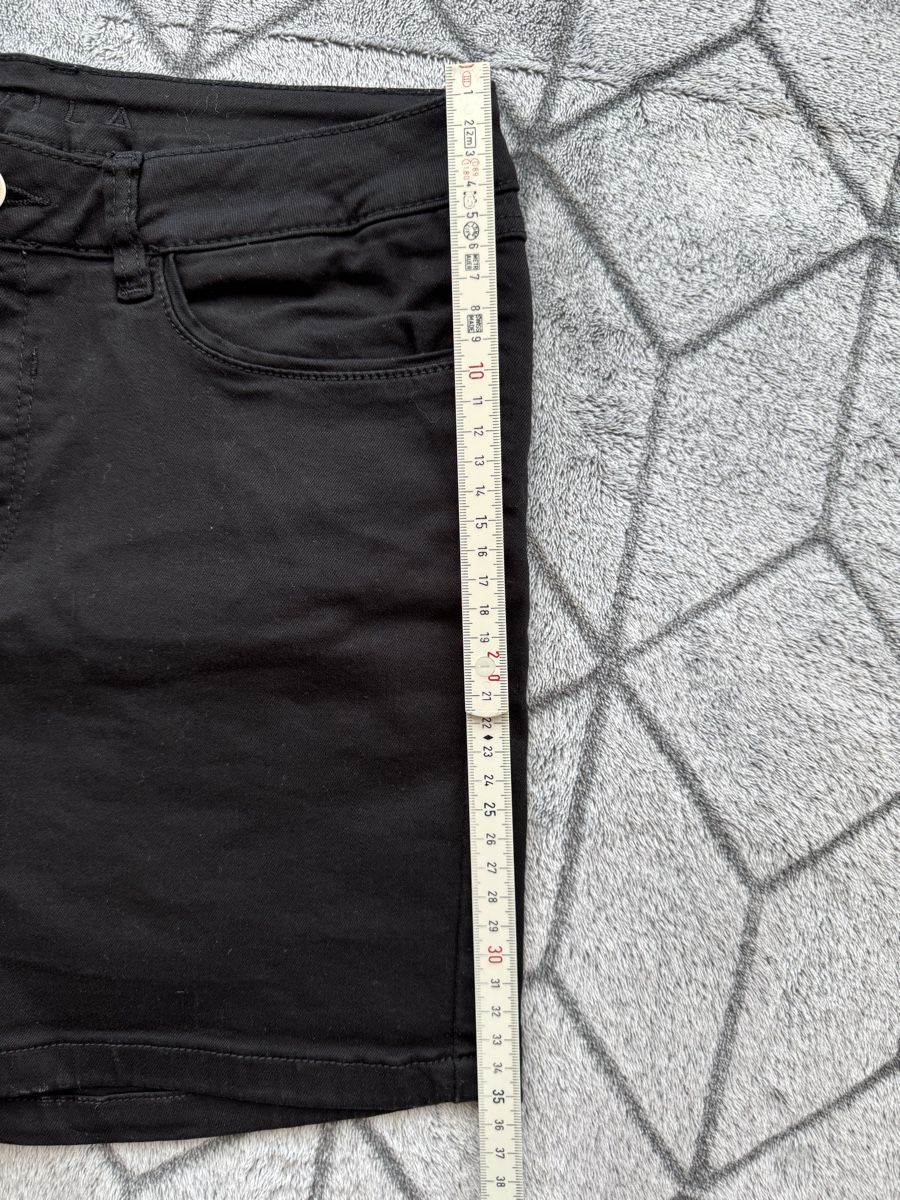 Jeans: Vila Shorts schwarz Gr. 27 – Usato da Rüti ZH venduto da Ella96 3