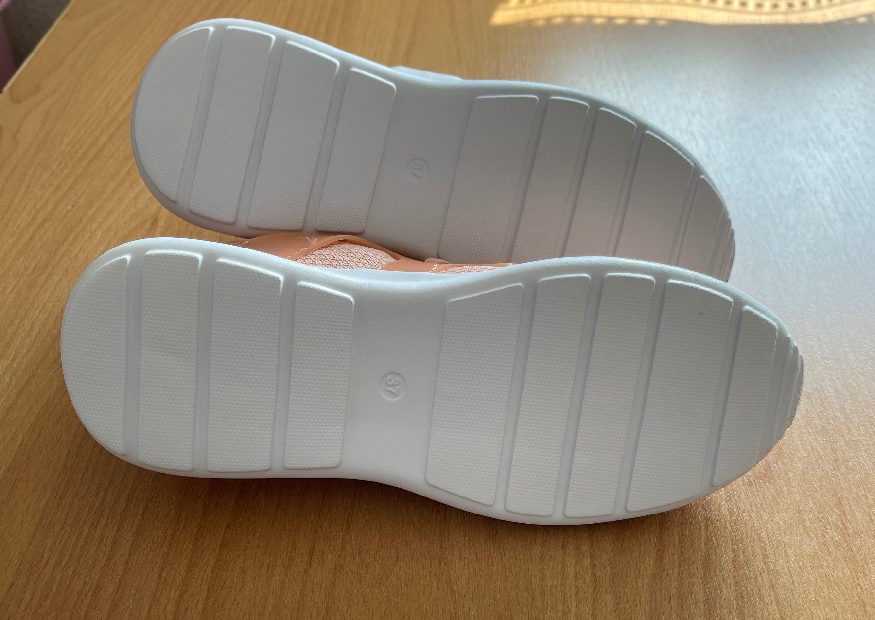 H&M Damenschuhe: Sneaker melon mit weisser Sohle – Neu und originalverpackt aus Basel von Seifehuesli 4