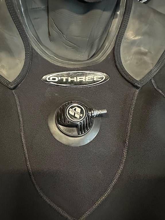 Mute per immersioni: Combinaison Etanche O'Three Ri-1100 – Usato da Montherod venduto da sla_6y2d 1