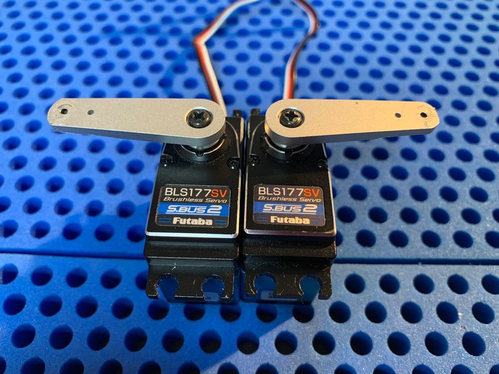 2 Futaba Servos BLS177SV Kaufen auf Ricardo