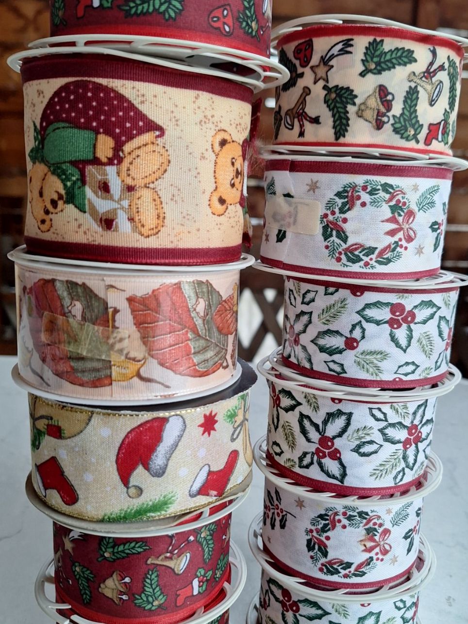 Nastri decorativi: 12 ROLLEN WEIHNACHTSBAND GESCHENKBAND – Nuovo (secondo la descrizione) da Huttwil venduto da Kunterbuntli