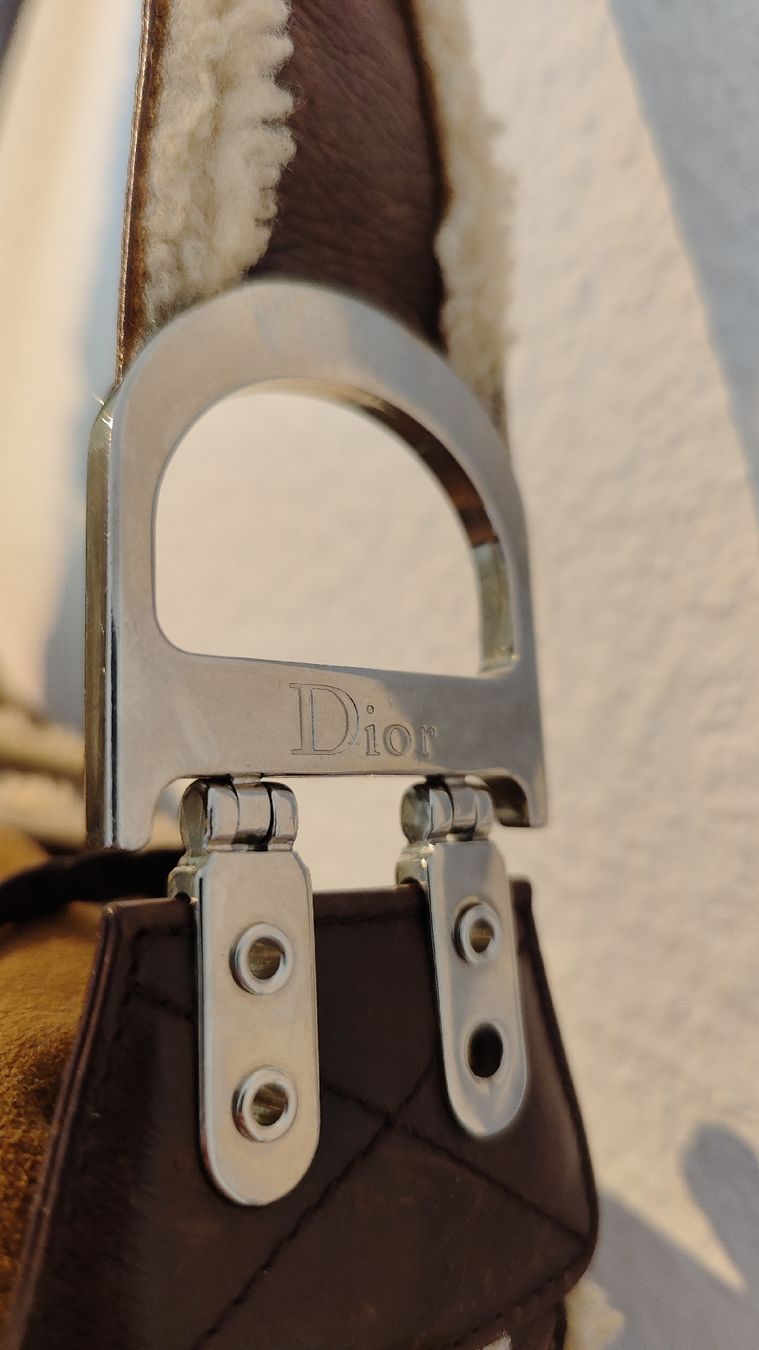 Dior Borse da donna: Christian Dior Saddle Shearling Flight Handbag Original 2005 – Usato da La Tour de Peilz venduto da Dejobokin 2