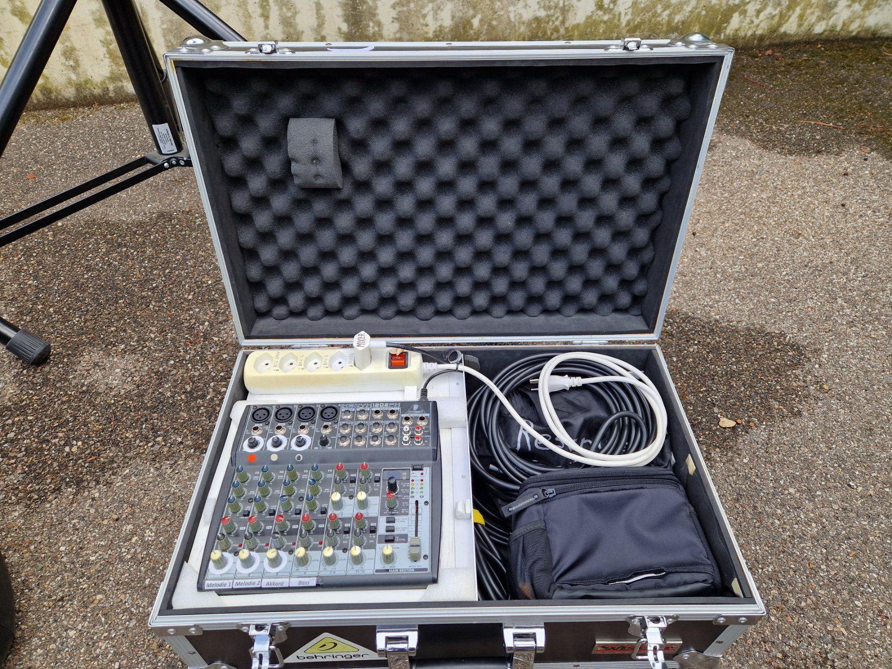 Behringer Console di mixaggio: Behringer PA-/Beschallungs-Set mit Mischpult – Usato da Bubendorf venduto da Funsunfun 1
