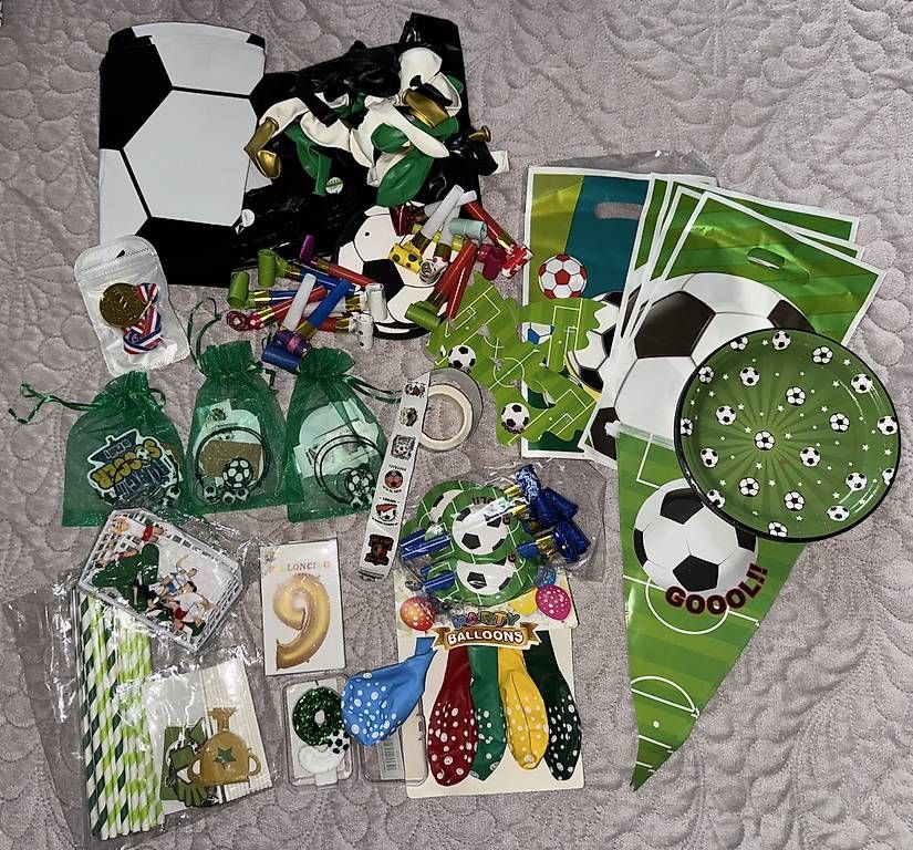 Toutes les décorations: Geburtstagsartikel "Fußball" – D'occasion à St. Gallen par EllyM.