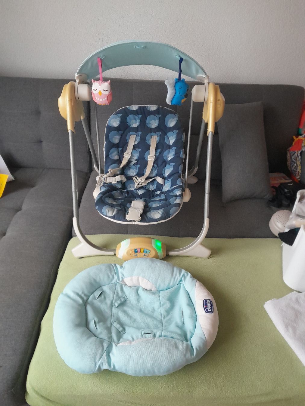 Chicco Sdraiette & Sdraiette a dondolo: Babyschaukel mit Wiegefunktion – Usato da Sumiswald venduto da Rotmy
