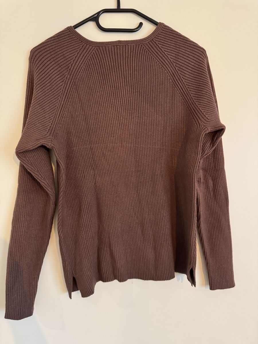 Maglioni & Felpe: Pull en maille côtelée marron col en V taille M – Nuovo (secondo la descrizione) da Montagny-la-Ville venduto da aur_k9y6 1