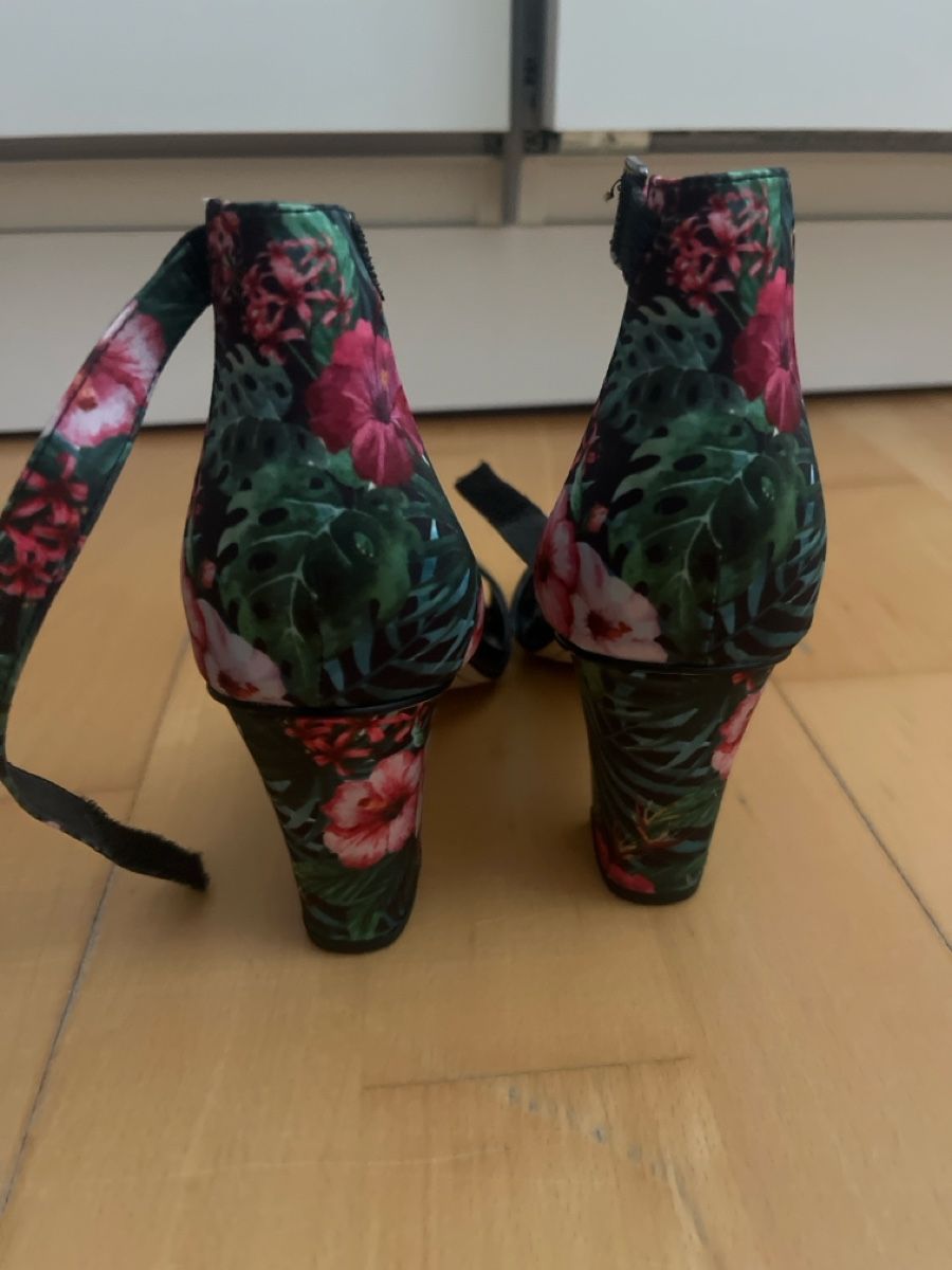 Tamaris Scarpe da donna: Tamaris Sandalen Blumenmuster Grösse 38 – Usato da Kilchberg ZH venduto da asrael02 3