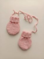 Gestrickte Babyhandschuhe