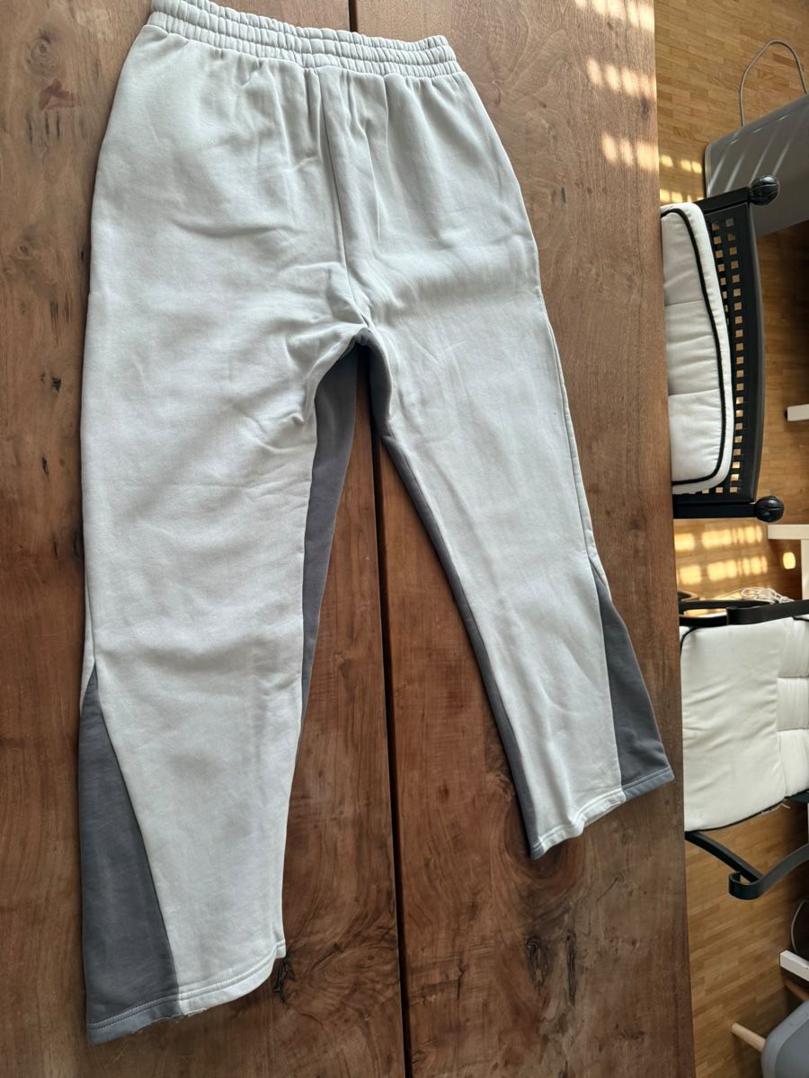 Boohoo Pantaloni: Jogginghose BoohooMAN grau Grösse M mit Flecken – Usato da Zürich venduto da michael.frei 2