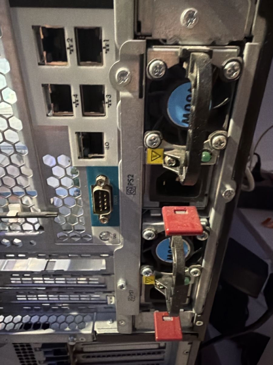 Hewlett Packard Serveurs: HP ProLiant ML350p Gen8 Server – D'occasion à Biberist par Moma7 8